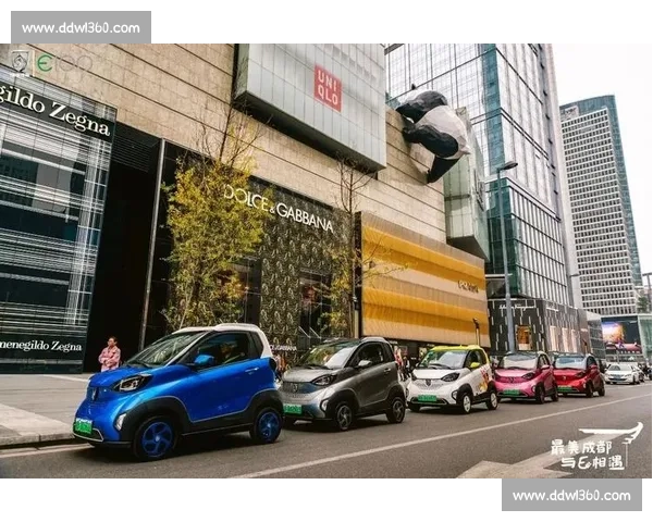 法斗滑板宽窄巷!成都萌宠又添新网红打卡地 法斗滑板宽窄巷!成都萌宠又添新网红打卡地